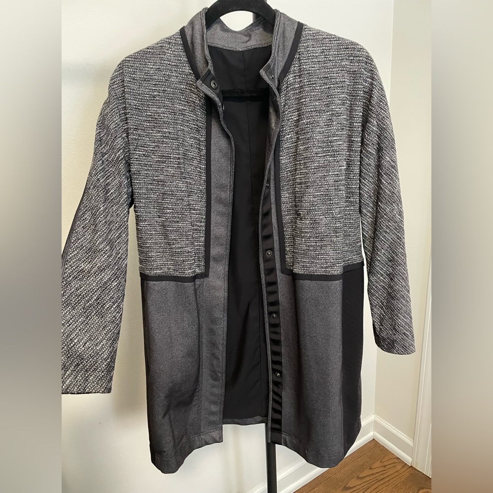 Lululemon coat in size 2